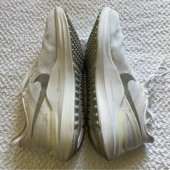 Nike Structure 25 Road Running Shoes White Metallic Silver Size 9 Women's - Picture 9 of 15